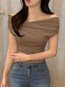 DAZY 女式纯色露肩短袖T恤，春夏季，女式短款上衣，露肩上衣，返校服装 - 卡其色 - 查看 4