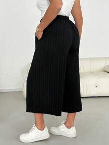 SHEIN Essnce 大码女装春夏时尚休闲宽松舒适清凉日常基础纹理面料弹力腰部黑色七分裤阔腿裤，简约风格，女式下装，工作裤，宽松裤，七分裤，飘逸裤 - 黑色 - 查看 2