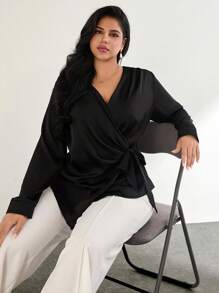 SHEIN Privé Große Größen schwarze Lässig Wickel Krawatte geraffte Einfarbige Bluse mit gekrümmtem Saum und Langarm, bequem und elegant, geeignet für Frühling und Herbst