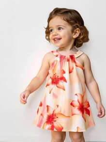 SHEIN Playful Pals Robe-camisole à col ras-du-cou imprimée de fleurs pour bébés filles. Les nouveaux produits pour le printemps, l'automne et l'été sont maintenant sur le marché. Elle est confortable, stylée, mignonne, douce, élégante, décontractée et convient aux vacances. C'est une pièce indispensable pour le port quotidien.