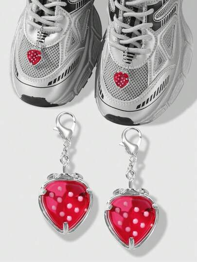 Kawaii 2 pièces Broche pendentif en résine rouge fraise/cerise réaliste à la mode, décoration DIY de haute qualité, polyvalente pour le port quotidien des femmes, cadeau pour les fêtes