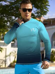 Manfinity Swimmode Camiseta de traje de baño para hombres con efecto degradado para surf en la playa