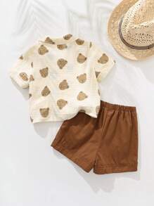 Cozy Pixies Conjunto de 2 piezas con parte superior tipo cardigan de manga corta con estampado de osito de dibujos animados y cuello de solapa, y pantalones cortos de cintura elástica para bebé niño - Multicolor - Ver 2