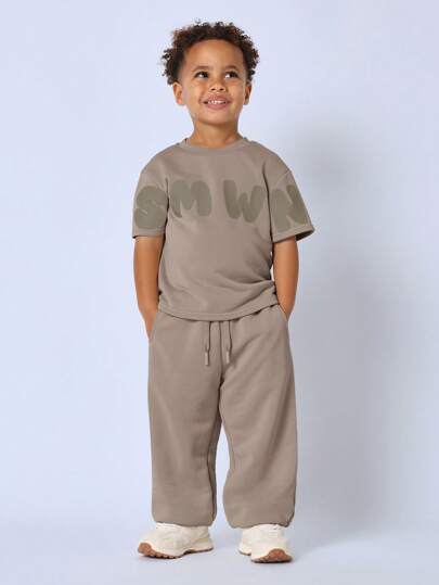 SUMWON 舒适的青少年圆领协调服装现代设计图案印花街头服饰青年时尚秋季风格