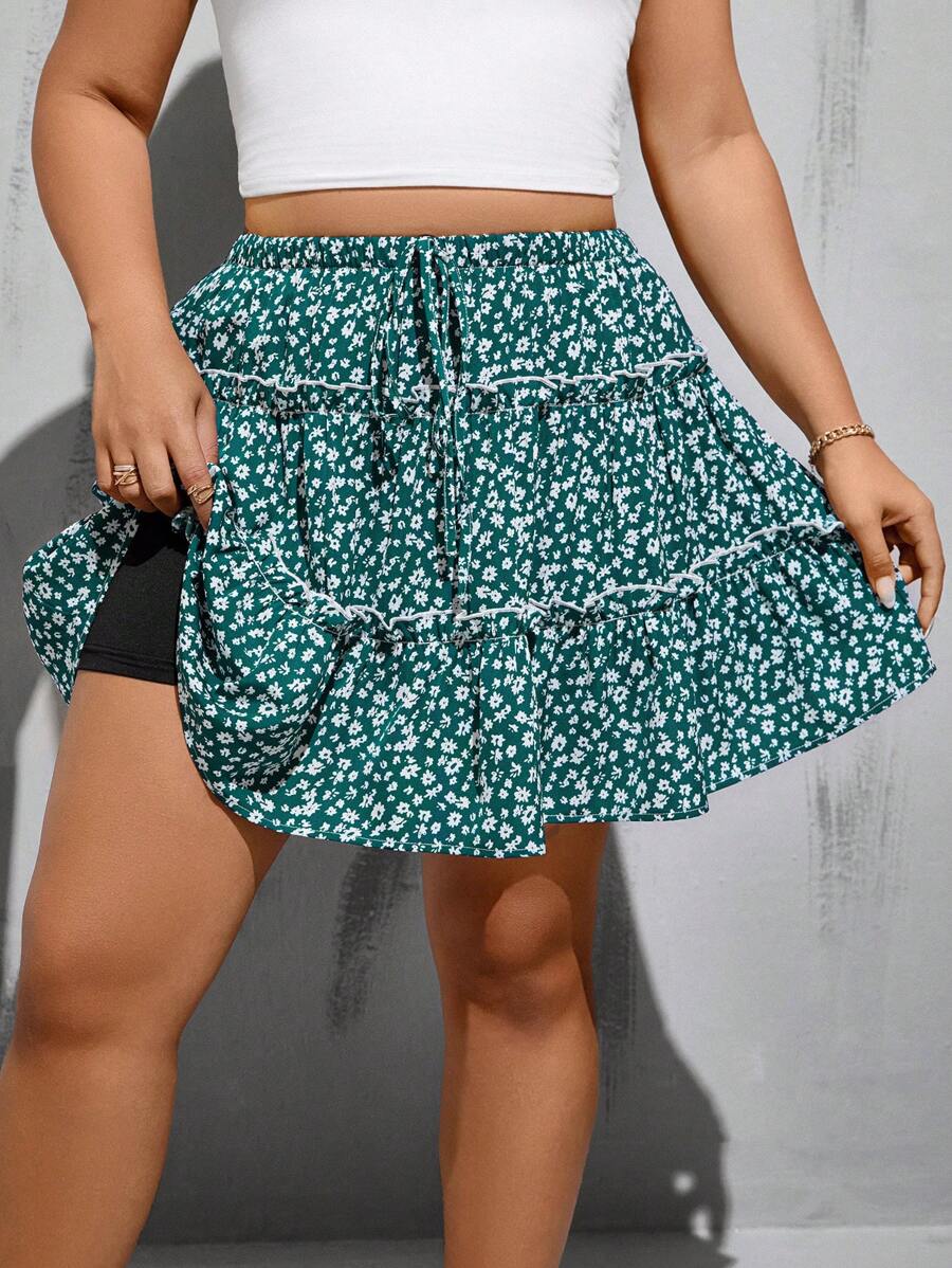 SHEIN Essnce 大码女装春夏时尚休闲宽松舒适日常松紧腰绿色碎花裙搭配短裤模仿暴露，女式下装，街头服饰，曲线可爱服装，女式短裙，女式度假服装，Y2k 服装，网球裙，欧洲夏季 - 綠色 - 查看 1