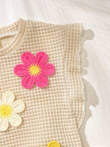 SHEIN Playful Pals 2 pièces Ensemble débardeur et short pour bébé fille de 0 à 3 ans, style printemps-été décontracté avec fleurs 3D, motif gaufré et grille en tricot crocheté - Blanc - Voir 6