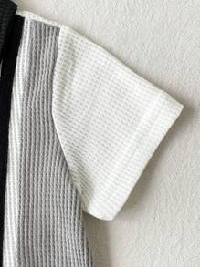 SHEIN 2 件装男婴/0-3 岁宝宝春夏休闲日常绅士风 Polo 领撞色华夫格 Polo 衫 + 短裤套装，婴儿春夏服装，黑/白/灰中性色，百搭