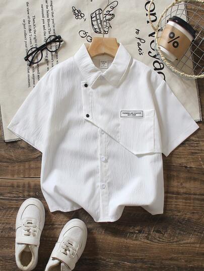 新款男童活力领装饰短袖贴布衬衫，带有特色口袋装饰，百搭舒适的面料，适合日常上学、派对、街舞、休闲外出