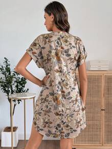 EMERY ROSE Vestido casual corto con botones al frente y estampado floral all-over, estilo vacacional para mujer - Multicolor - Ver 2
