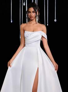 Glamrae Elegant And Gorgeous White Sequins Embroidery Stitching Satin Off-Shoulder One-Sleeve With Pleats High Waist Slim With Cascading Pleats Formal Oversized Skirt Tail Suitable For Wedding Festival Bridal Dress Party Formal Occasion Wedding Dress - White - View 4