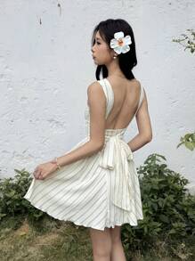 SHEIN 少女休闲简约舒适露背条纹腰部弹力连衣裙 - 杏色 - 查看 1