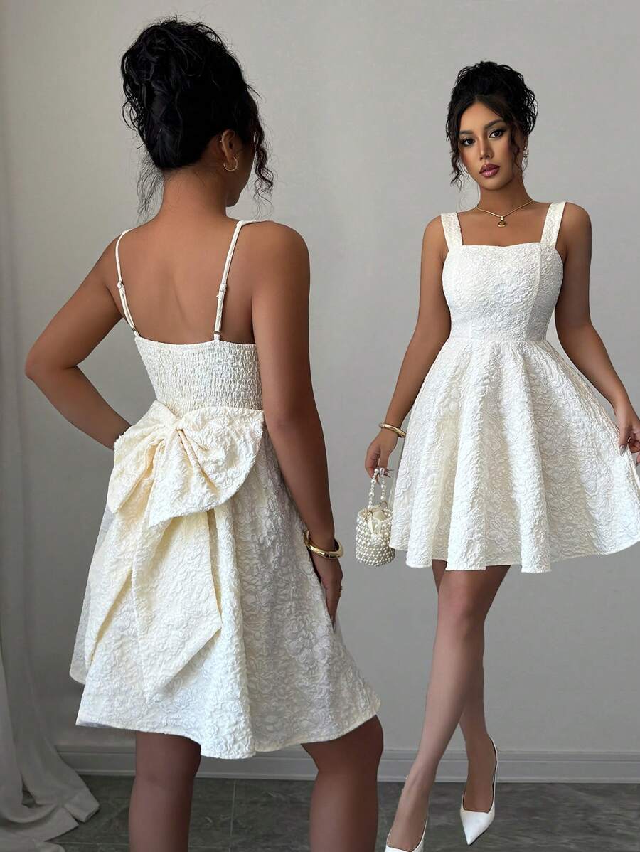 Elenzga 这款女士优雅公主风吊带连衣裙饰有蝴蝶结，散发着精致优雅的气质，轻松驾驭各种场合——从正式工作装束和日常通勤到性感造型、浪漫法式风情装扮、休闲外出、中东复古主题活动、温馨下午茶聚会、魅力派对以及新年、感恩节和圣诞节等节日庆典。 - 杏色 - 查看 1