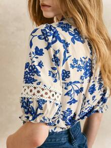 Écloséra Blusa de mujer de manga corta con estampado floral hueco - Azul y blanco - Ver 2