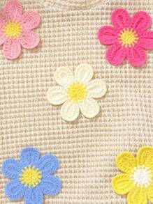 SHEIN Playful Pals 2 pièces Ensemble débardeur et short pour bébé fille de 0 à 3 ans, style printemps-été décontracté avec fleurs 3D, motif gaufré et grille en tricot crocheté - Blanc - Voir 4