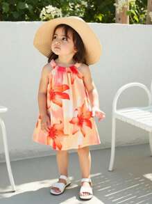 SHEIN Playful Pals Robe-camisole à col ras-du-cou imprimée de fleurs pour bébés filles. Les nouveaux produits pour le printemps, l'automne et l'été sont maintenant sur le marché. Elle est confortable, stylée, mignonne, douce, élégante, décontractée et convient aux vacances. C'est une pièce indispensable pour le port quotidien.