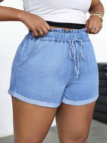 SHEIN PETITE CURVE Shorts en jean ajustés bleus avec poches en biais et taille nouée pour femmes grandes tailles. Parfaits pour l'été, le 4 juillet, le travail, les vacances en avion ou les sorties en club. Shorts taille haute vintage - Bleu azur - Voir 6