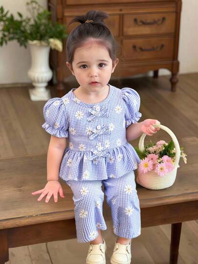 SHEIN Vintaside Kids 女婴格子花卉印花荷叶边下摆短袖衬衫和直筒休闲裤两件套，夏季时尚可爱服装