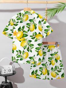 SHEIN Ensemble de 2 pièces pour pré-adolescents : Chemise cardigan à col imprimé citron et shorts décontractés, adapté pour l'été