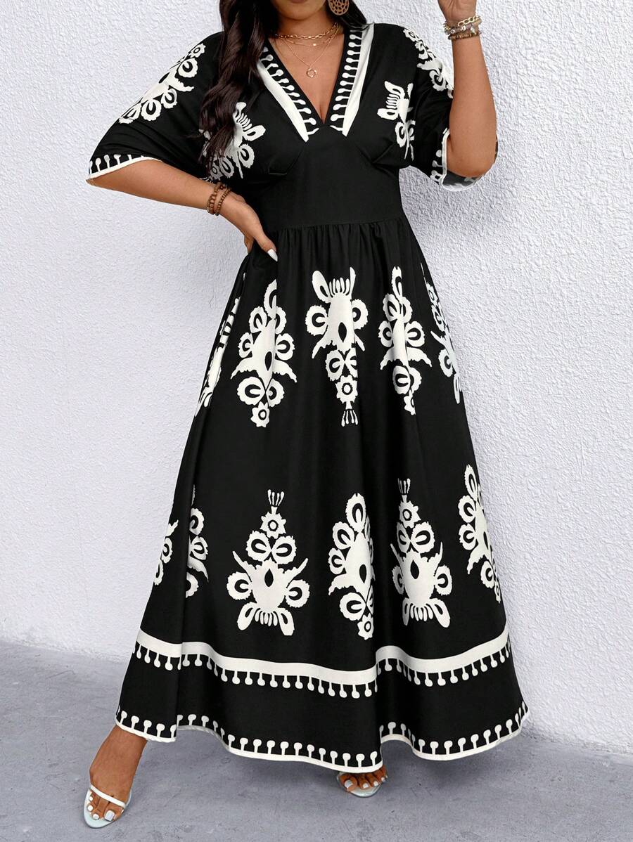 SHEIN Clasi Vestido estampado de manga corta y cuello en V para mujer talla grande, estilo vacacional - Negro - Ver 1