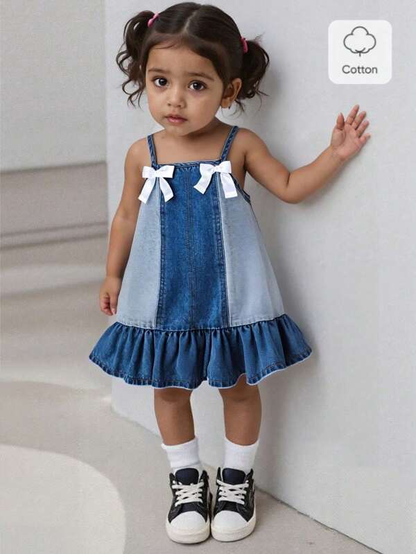 SHEIN Playful Pals Baby/Baby Girl Spring/Summer Fashion Colorblock Patchwork Denim Bow Strap Cami Dress, Suitable For Outings Young Girls Clothing 3t Baby Girl Jeans Dress Baby Girl Summer Clothes Baby Girls Dresses Baby Girl Dresses Casual Baby Clothes Girl Dresses