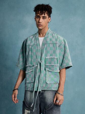 Anime قميص جينز بأكمام قصيرة وجيب مخطط بنقشة الشطرنج وعقدة للرجال