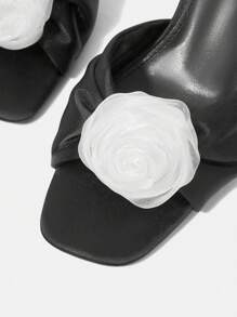 CUCCOO HITCHD 女士夏季新款 3D 花卉玫瑰坡跟凉鞋，优雅浪漫黑白拼色高跟正装鞋，适合新娘婚礼派对正式场合度假酒会 - 黑與白 - 查看 10