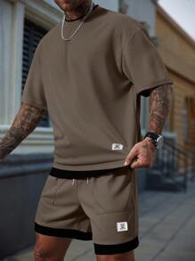 Manfinity CasualCool Men's Letter Graphic Round Neck Short Sleeve T-Shirt And Drawstring Waist Shorts Casual Two Pieces Set, Summer Street Outfits, Cozy Outfits - Coffee Brown - View 4