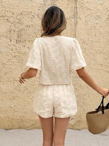 SHEIN Frenchy 2件套女士V领系带泡泡袖上衣和短裤套装 - 卡其色 - 查看 2