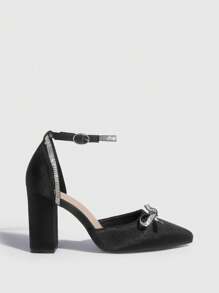 SHEIN X Lucía Bellido CUCCOO CHICEST Zapatos de mujer con lazo y decoración de strass de tacón grueso, glamorosos zapatos de tacón de satén negro con correa de tobillo para graduación, baile de gala, vacaciones, rebajas de verano, tacones elegantes de Navidad, Año Nuevo y otoño