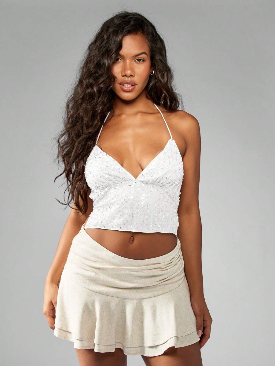 MISSGUIDED Top corto con cuello halter, doble tirante en la espalda, decorado con lentejuelas para fiestas de verano, noches y salidas a clubes - Blanco - Ver 1