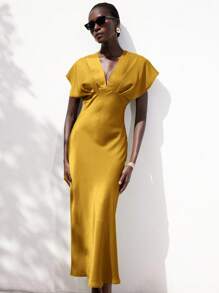 Aveloria Modichic Neues elegantes französisches Stil Damen einfaches luxuriöses einfarbiges Satin Maxikleid mit tiefem V-Ausschnitt, geraffter Büste, hängenden Schultern und schlanker Passform