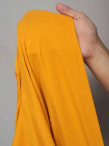 Slaydiva Conjunto de 3 piezas de top corto sin tirantes con capucha y cremallera, shorts mini ajustados en la cintura y chaqueta estilo festival bohemio en tela elástica de punto de contraste con estampado de letras en inglés, para uso casual diario, vacaciones en la playa, fiesta o calle, en colores amarillo y magenta, nuevo para primavera-verano 2025, estilo chic, sexy y dulce para mujer