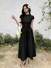 SHEIN Teen Girl Casual Minimalist Comfortable Waist Cinching Solid Color Dress