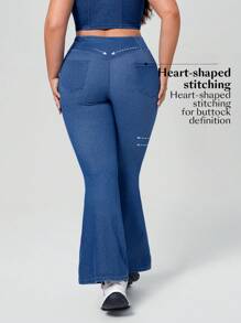 SHEIN Essnce 大码女式松紧腰牛仔喇叭裤，轻盈运动风格 - 中等水洗藍 - 查看 2