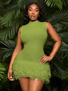 SHEIN SXY Robe moulante en tricot mini à encolure en V sans manches avec découpes et franges, pour femmes grandes tailles. Convient pour le port quotidien, les festivals de musique, les concerts, les fêtes de carnaval, les vacances à la plage, les sorties, les anniversaires, les enterrements de vie de jeune fille, les clubs. Mignonne, casual, à porter en shopping, en sortie. Facile à assortir et affinante, met la silhouette en valeur.