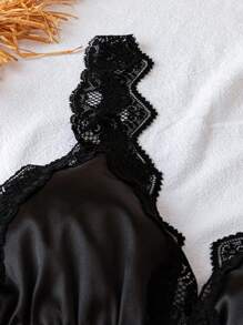 SilkySpell 4件套女士性感深V蕾丝吊带背心、短裤、优雅缎面睡衣套装 - 彩色 - 查看 3