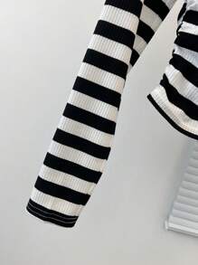 SHEIN 少女条纹罗纹黑白对比仿两件套纽扣腰部褶皱针织弹力长袖圆领 T 恤，休闲，家居服，返校 - 黑與白 - 查看 4