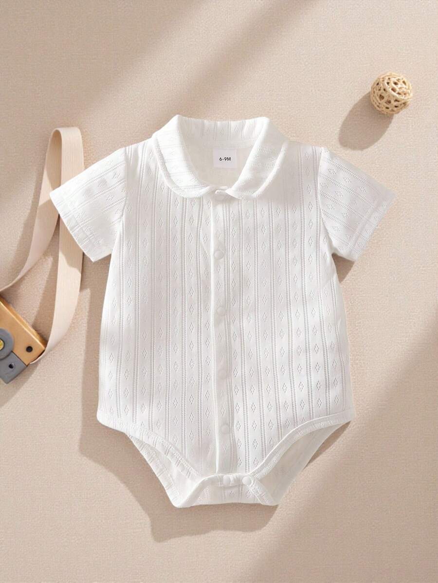Souflis Souflis Pelele de manga corta blanco para bebé niño, de tela de jacquard de punto casual con diseño especial con recortes, cuello redondo clásico, cierre frontal con botones, fácil de poner, adecuado para uso en primavera/verano, bautizos o reuniones familiares formales (1M-24M), para todas las estaciones