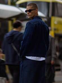 Musero 男士纽扣牛仔夹克，前袋细节设计，抽象拼接，春夏款 - 淺色水洗藍 - 查看 3