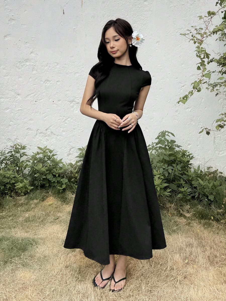 SHEIN Teen Girl Casual Minimalist Comfortable Waist Cinching Solid Color Dress