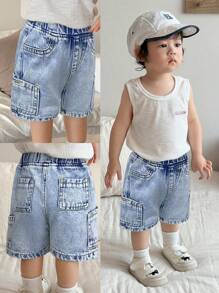 SHEIN Shorts en jean bleu clair décontractés, doux et mignons pour bébé garçon avec patch et poche latérale. Polyvalents pour le printemps/été, l'intérieur/extérieur et le port quotidien - Jean clair - Voir 1