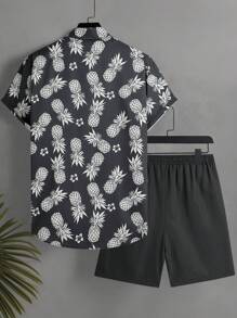 Manfinity KASUA 男士休闲度假菠萝印花衬衫和短裤套装 - 彩色 - 查看 3