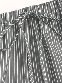 Sweetra Bộ 2 món/Bộ áo crop top không dây kẻ sọc rộng rãi mùa xuân & quần ống rộng, phong cách giải trí giản dị & sang trọng dành cho nữ - Đen và trắng - Xem 5