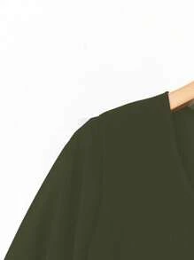 SHEIN LUNE CURVE Bộ 2 món/Bộ đồ liền thân tay cánh dơi bằng vải chiffon cỡ lớn cho nữ và quần in họa tiết cây nhiệt đới - xanh quân đội - Xem 4