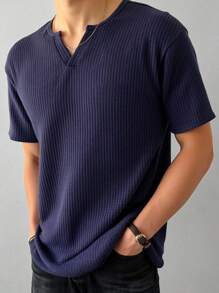 SHEIN 青少年男孩纹理 V 领天蓝色短袖 T 恤，休闲学院风，舒适时尚，百搭，柔软舒适，适合日常、上学、旅行、海滩度假 - 寶藍色 - 查看 1