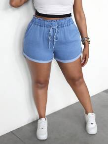SHEIN PETITE CURVE Shorts en jean ajustés bleus avec poches en biais et taille nouée pour femmes grandes tailles. Parfaits pour l'été, le 4 juillet, le travail, les vacances en avion ou les sorties en club. Shorts taille haute vintage - Bleu azur - Voir 3