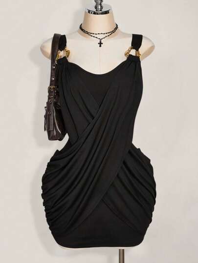 Hourglow 大码女式纯色 V 领褶皱拼布不对称下摆紧身连衣裙，Y2K 性感短裙，金属肩带装饰