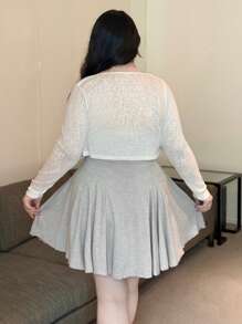 Flirla 2 件大码女士甜美浪漫蕾丝拼布 A 字形吊带裙和开衫套装，学院风适合日常穿着和返校季 - 彩色 - 查看 3