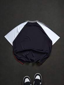 Manfinity Sporsity Camiseta de manga corta de cuello redondo con estampado de rayas de contraste casual para hombres en verano
