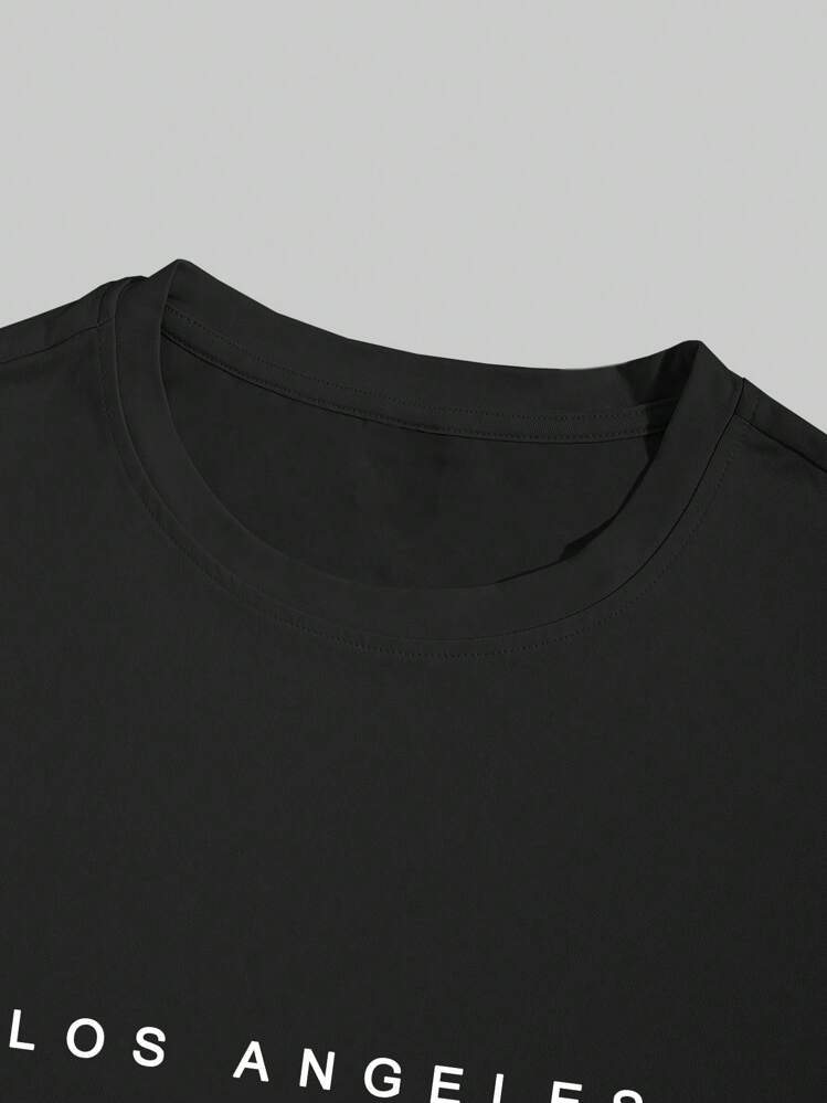 تي شيرت قصير الأكمام بطاقم رقبة للرجال، بطباعة أحر...